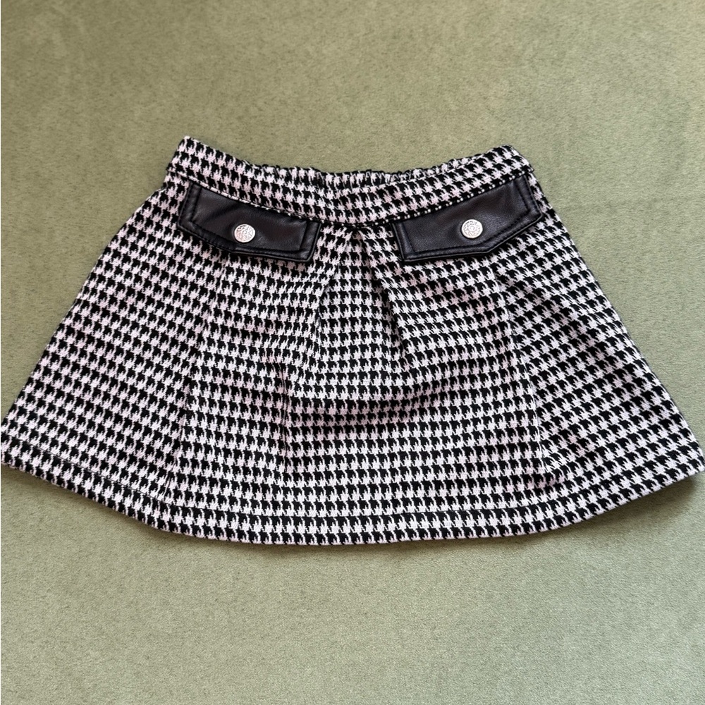 Nicole Miller Stylish Black and White Houndstooth Skirt 12 mo